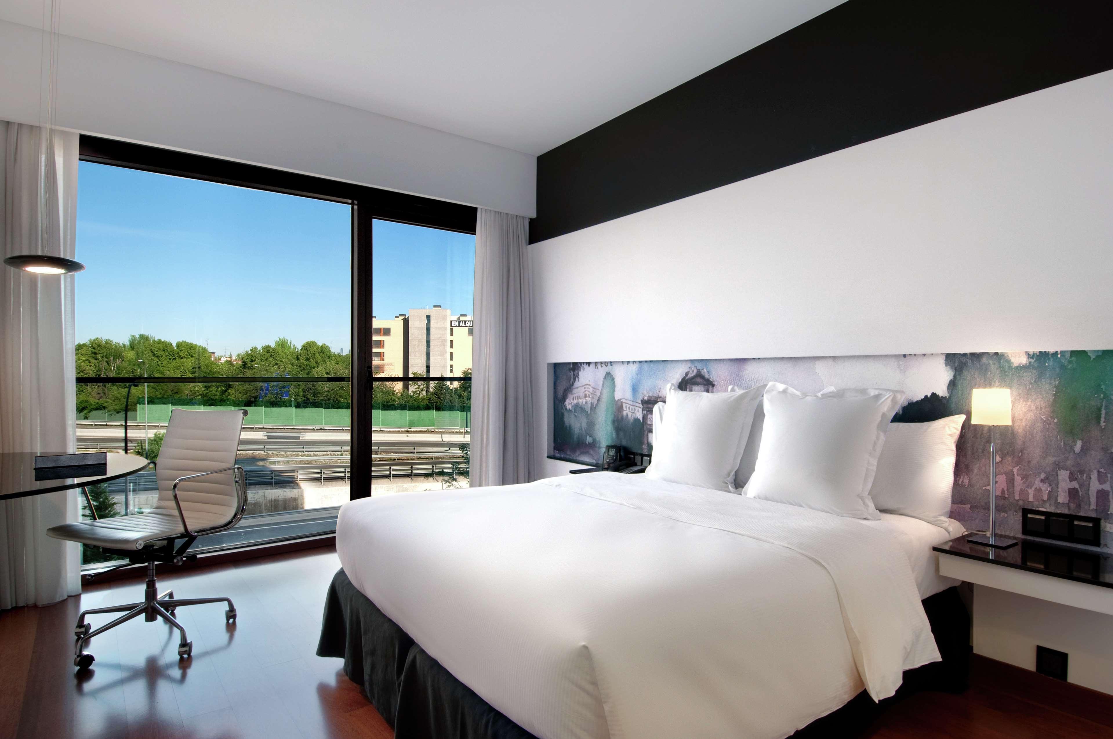 Hilton Madrid Airport Hotel Bilik gambar